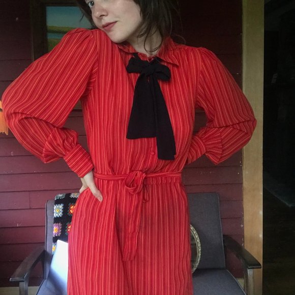 VINTAGE | Bellow Sleeve Dress with Ascot Tie - Picture 2 of 3